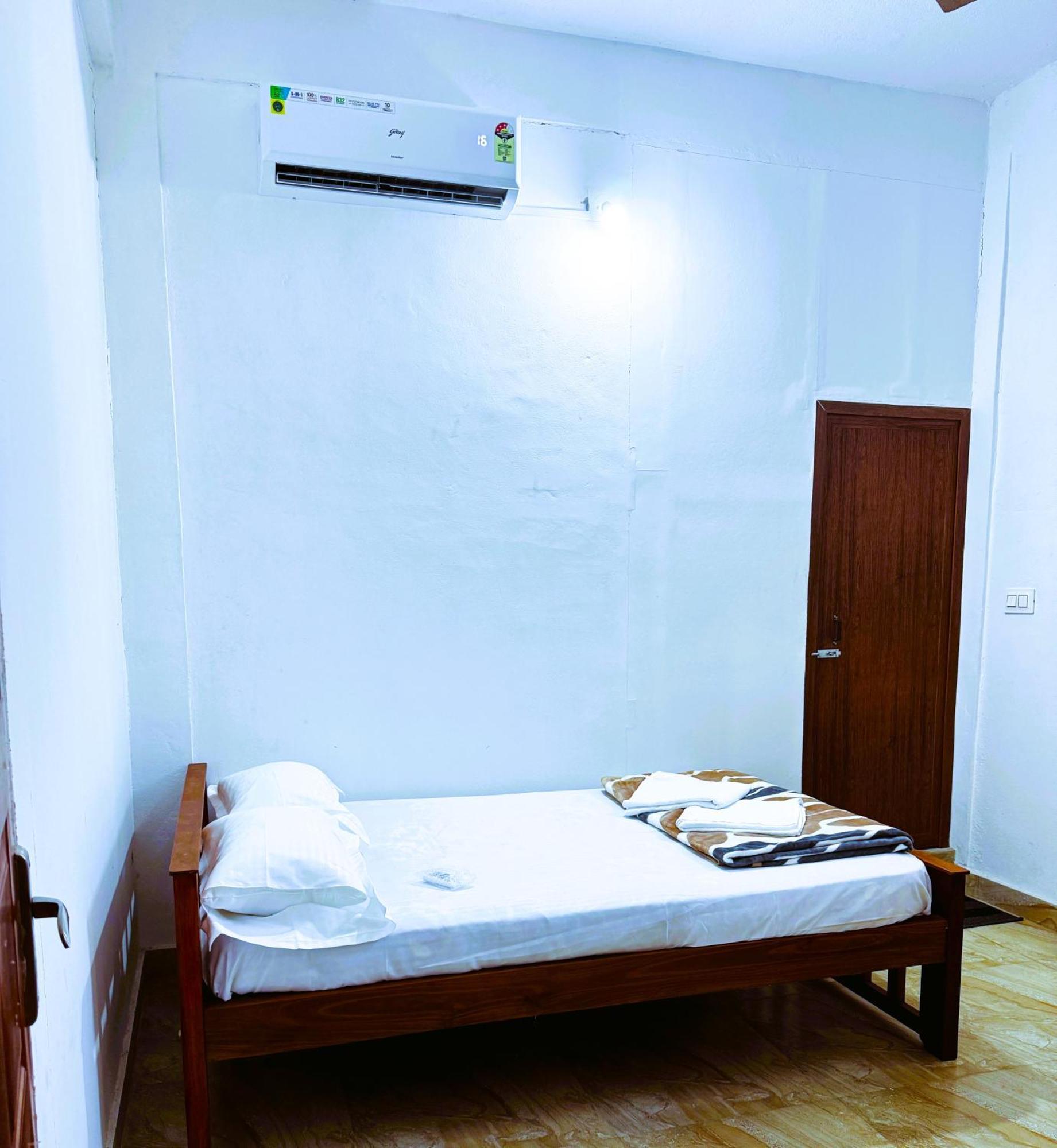 Vcs Apartments Parassinikadavu Parassinikkadavu Dış mekan fotoğraf