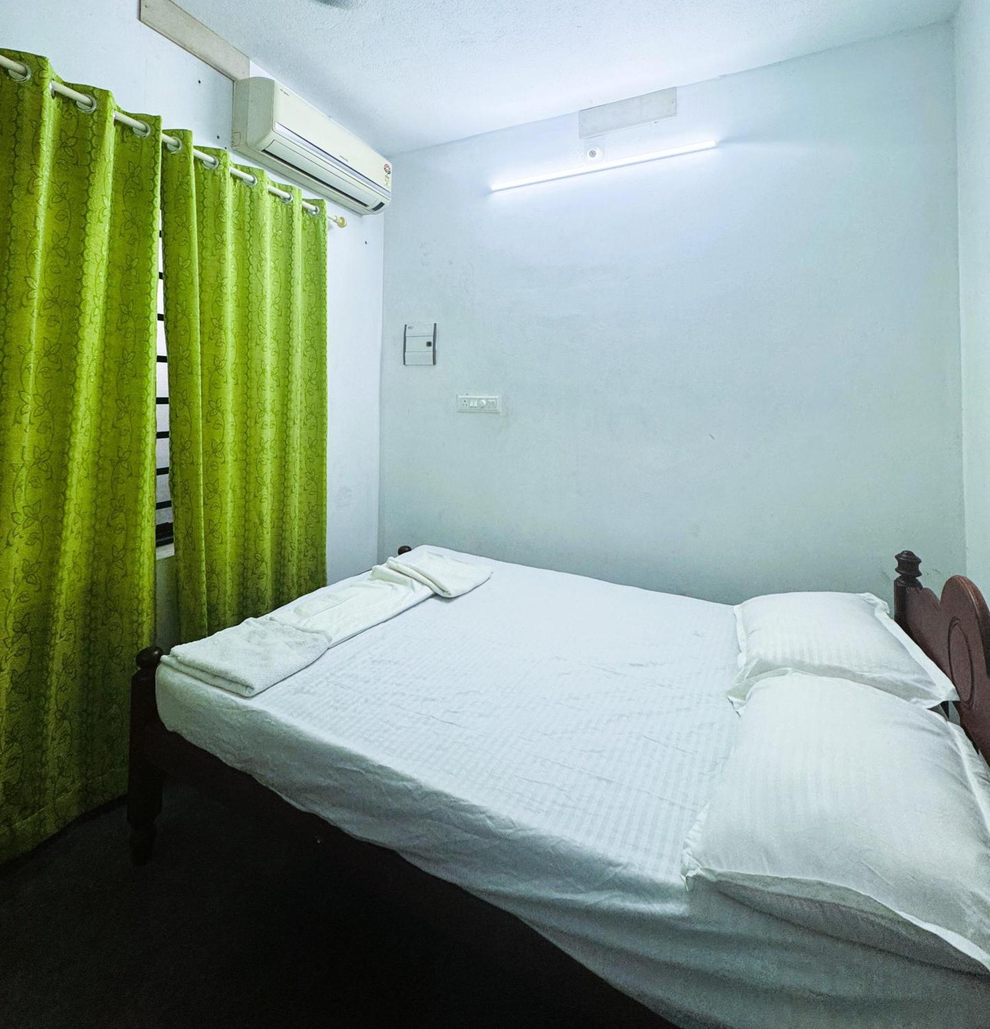 Vcs Apartments Parassinikadavu Parassinikkadavu Oda fotoğraf