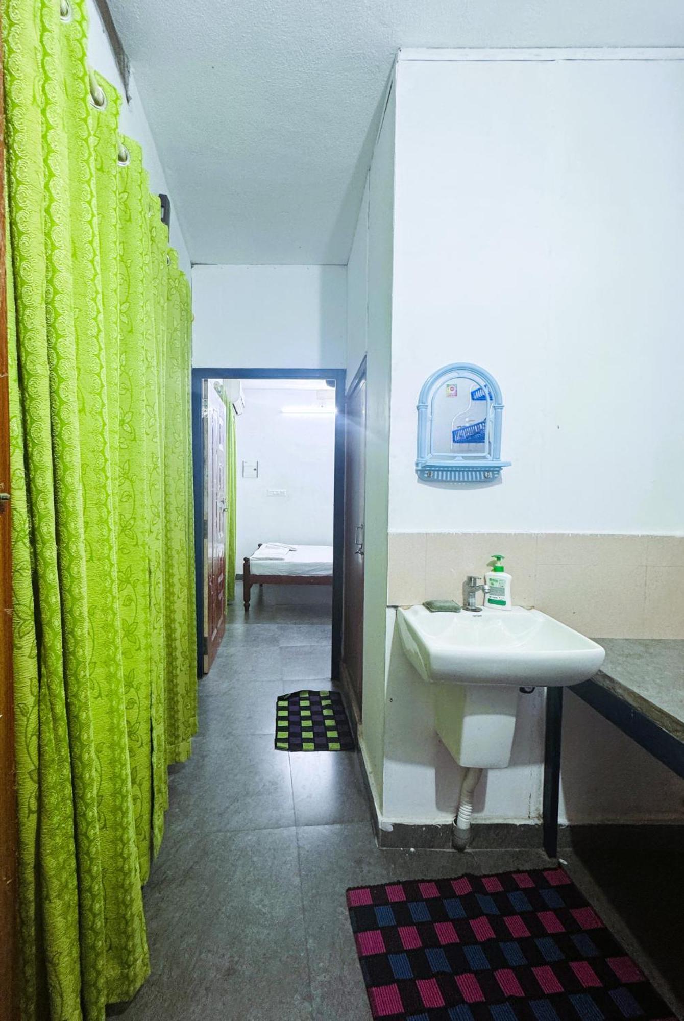 Vcs Apartments Parassinikadavu Parassinikkadavu Oda fotoğraf