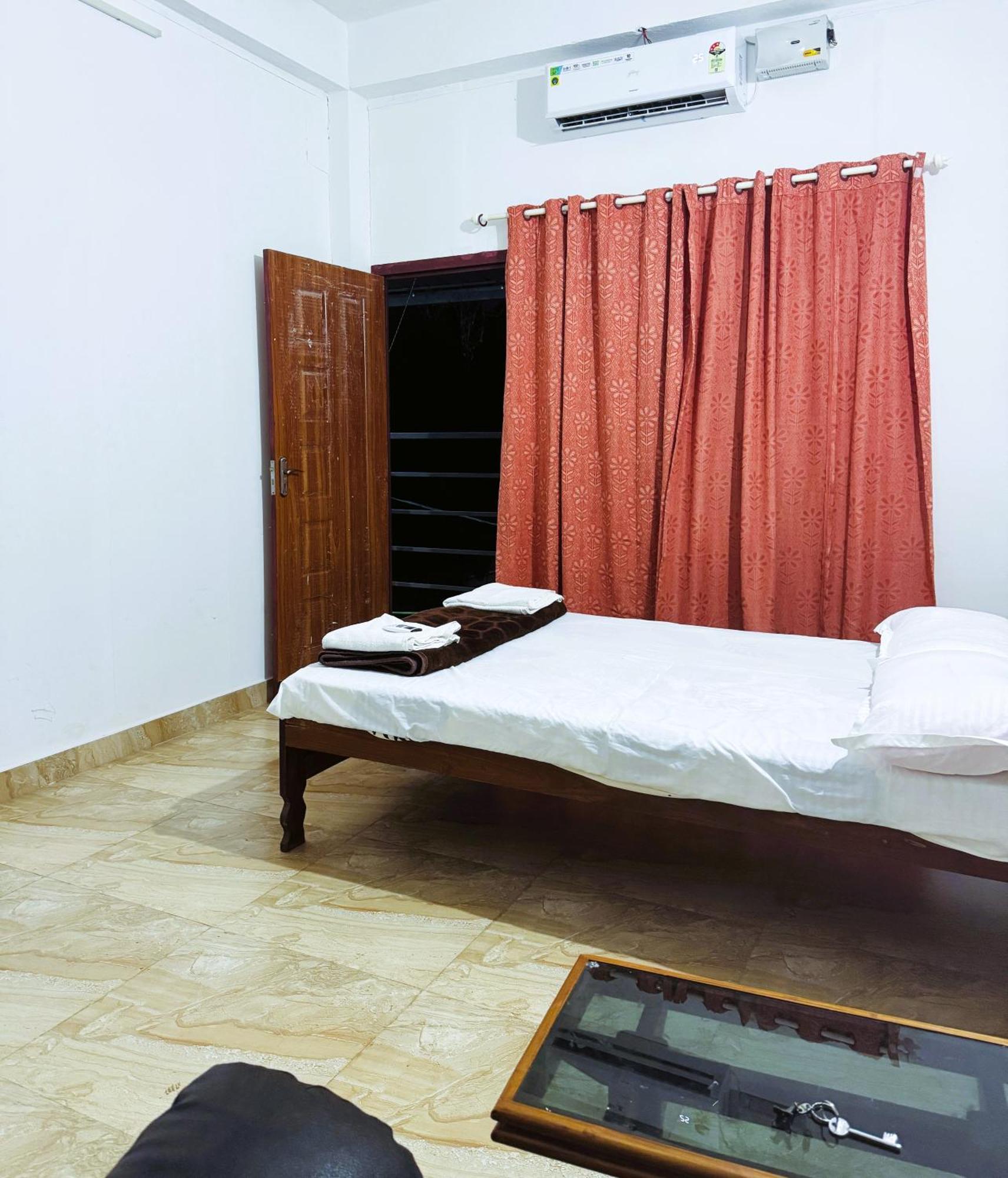 Vcs Apartments Parassinikadavu Parassinikkadavu Dış mekan fotoğraf