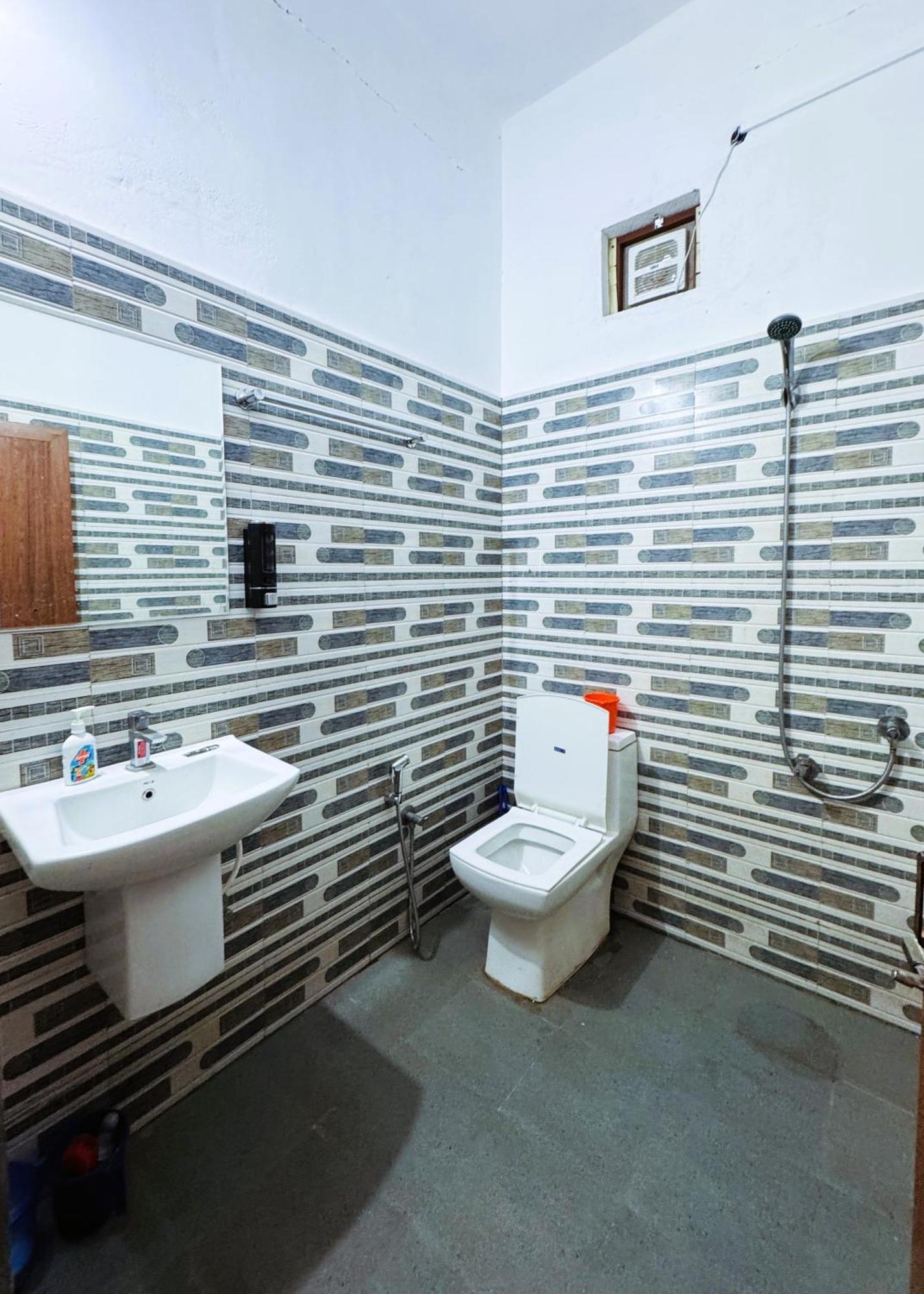 Vcs Apartments Parassinikadavu Parassinikkadavu Dış mekan fotoğraf